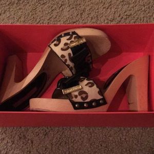 Betsy Johnson leopard print wooden heels